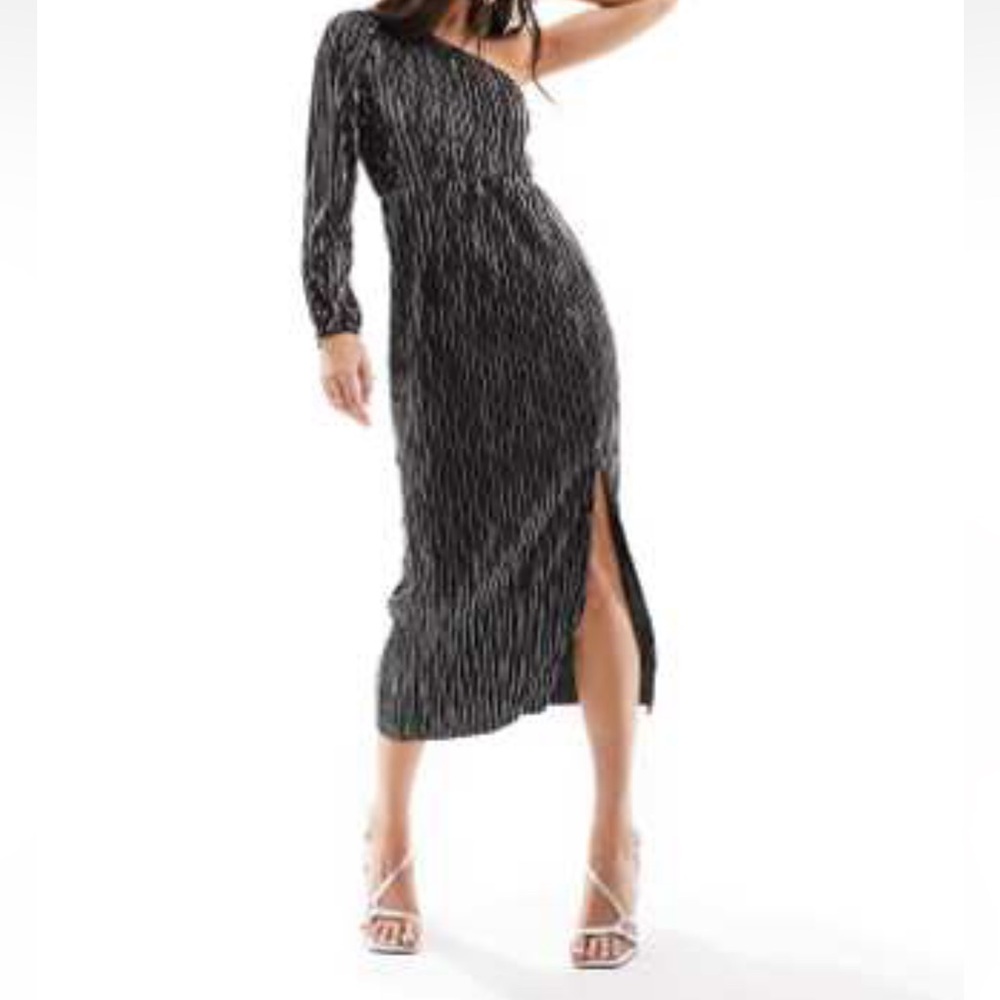 YAS Chic Black and White Midi Dress